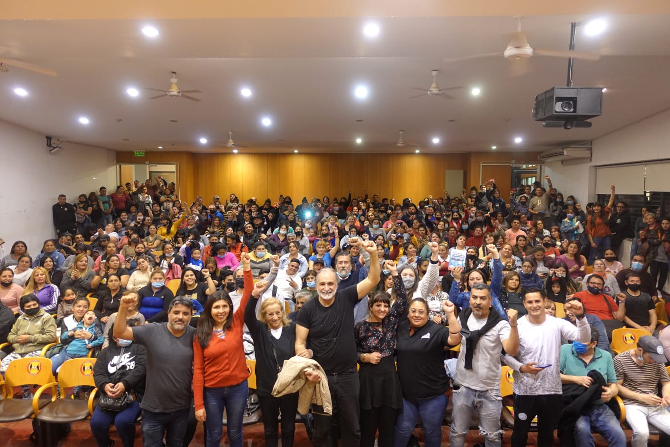 Córdoba: multitudinaria presentación del libro “Una historia del movimiento piquetero”