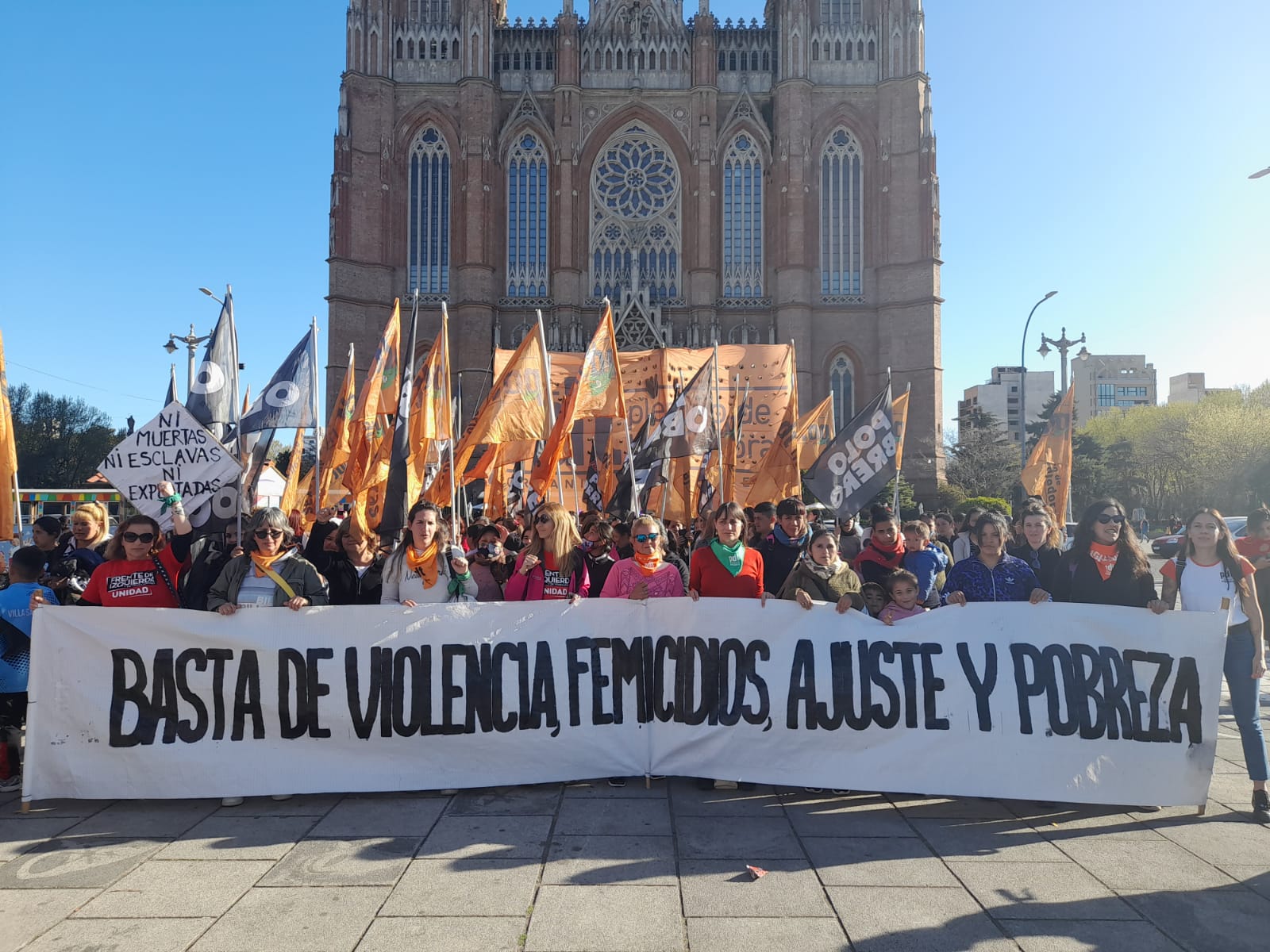 Con el método de las piqueteras, ¡copemos las calles por los derechos de las mujeres trabajadoras!