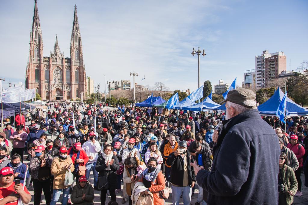 Peregrinación “Cayetana”: ¿marcha contra el hambre en defensa el gobierno?