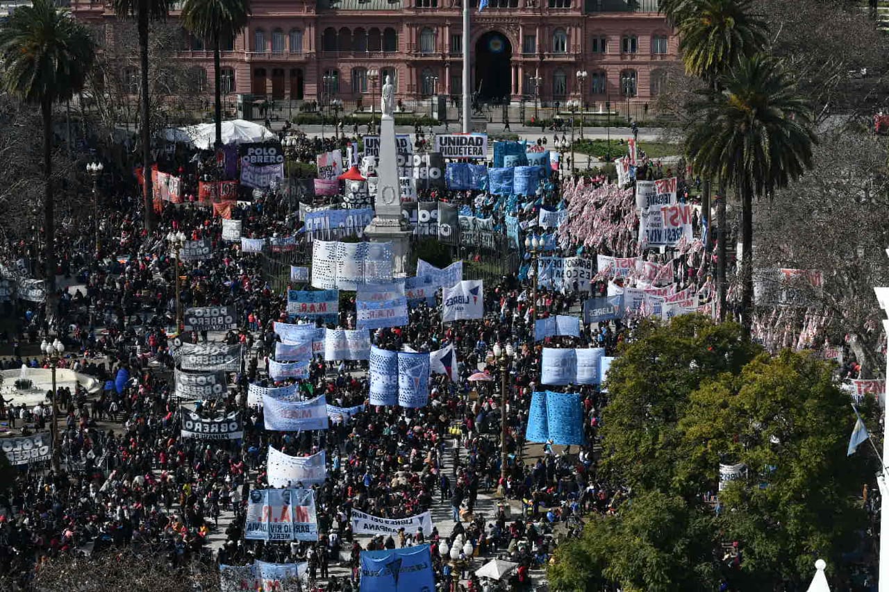 Acampe piquetero en Plaza de Mayo, se profundiza la lucha