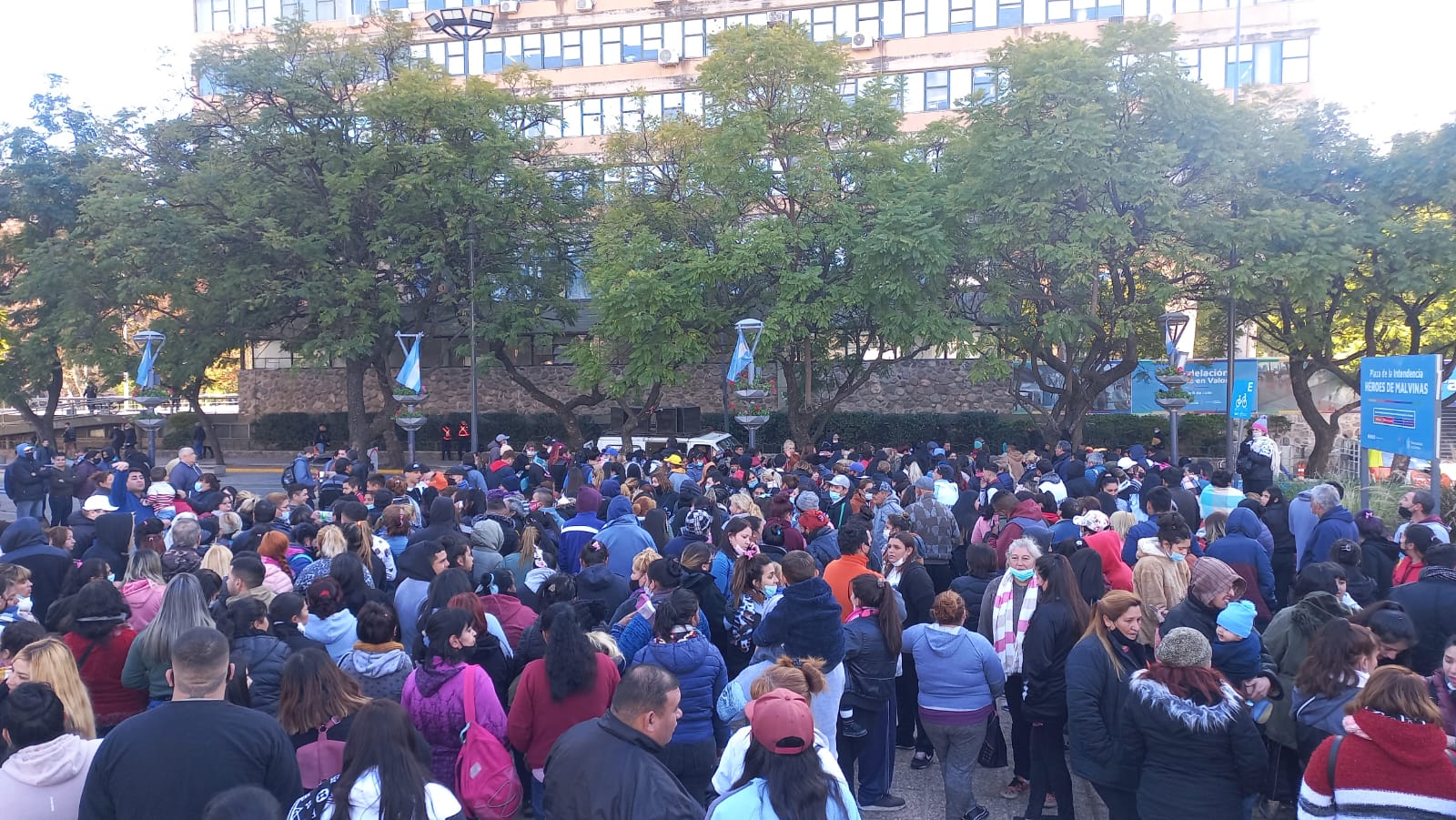 Asamblea piquetera por trabajo genuino frente a la Municipalidad de Córdoba